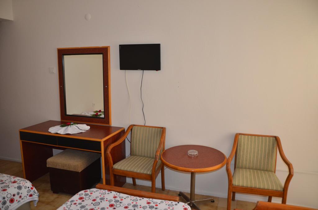 Dilek Hotel Menderes Habitación foto